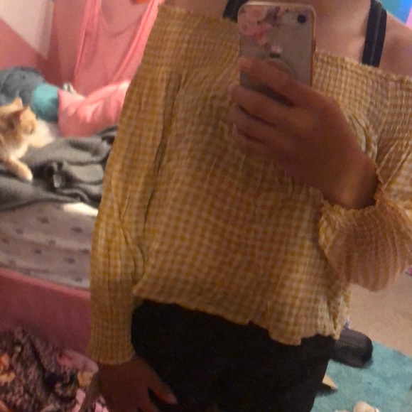 Yellow checkered off the shoulder long sleeve - Picture 4 of 4